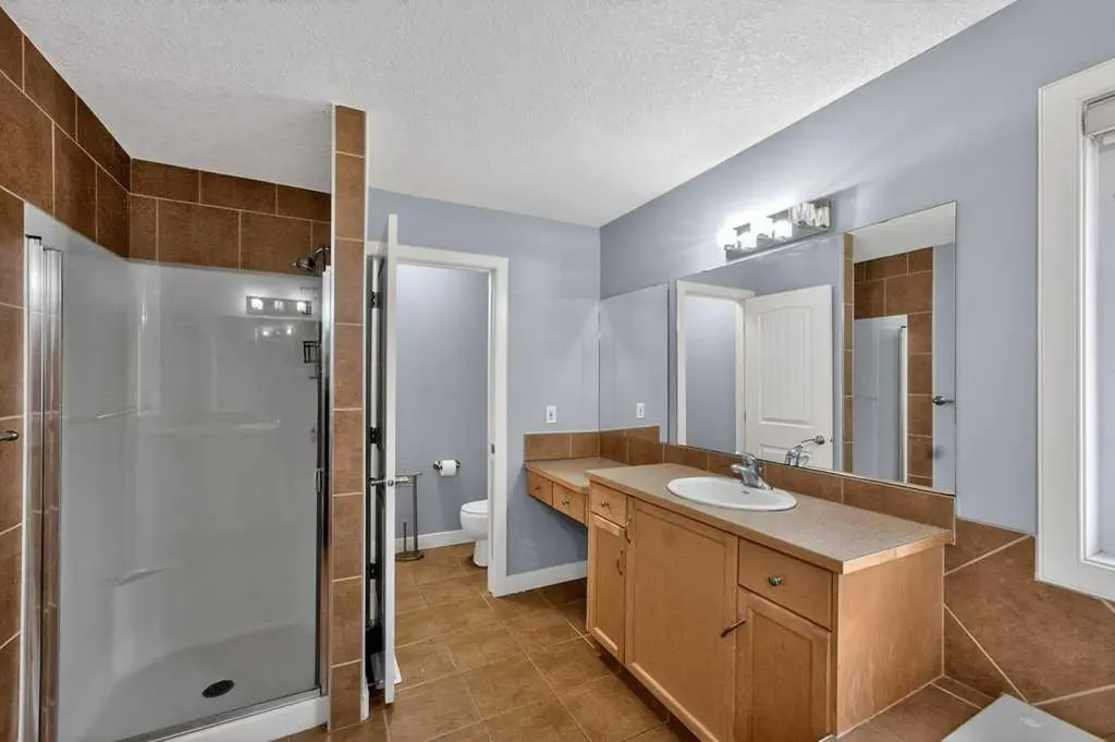 171 East Lakeview Court E Chestermere AB T1X1W2