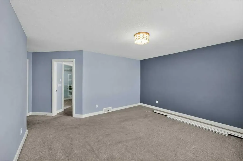 171 East Lakeview Court E Chestermere AB T1X1W2