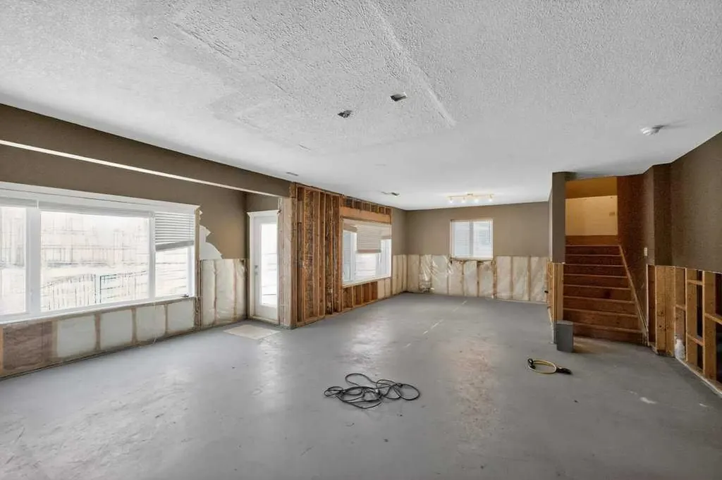 171 East Lakeview Court E Chestermere AB T1X1W2