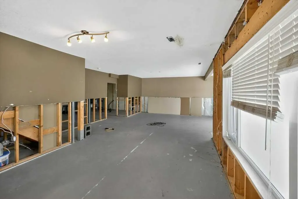 171 East Lakeview Court E Chestermere AB T1X1W2