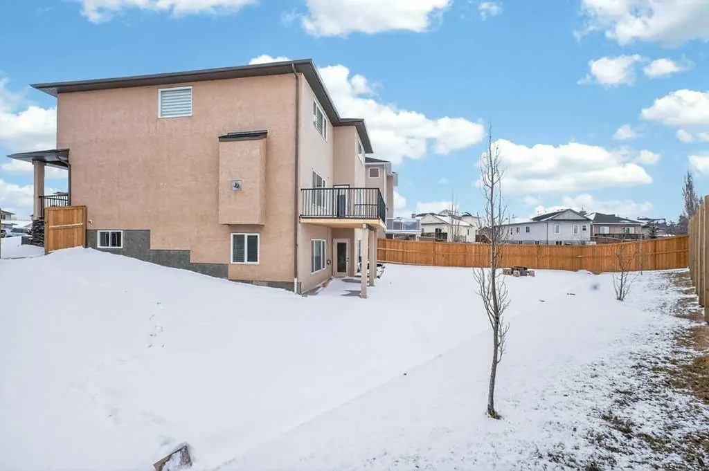 171 East Lakeview Court E Chestermere AB T1X1W2