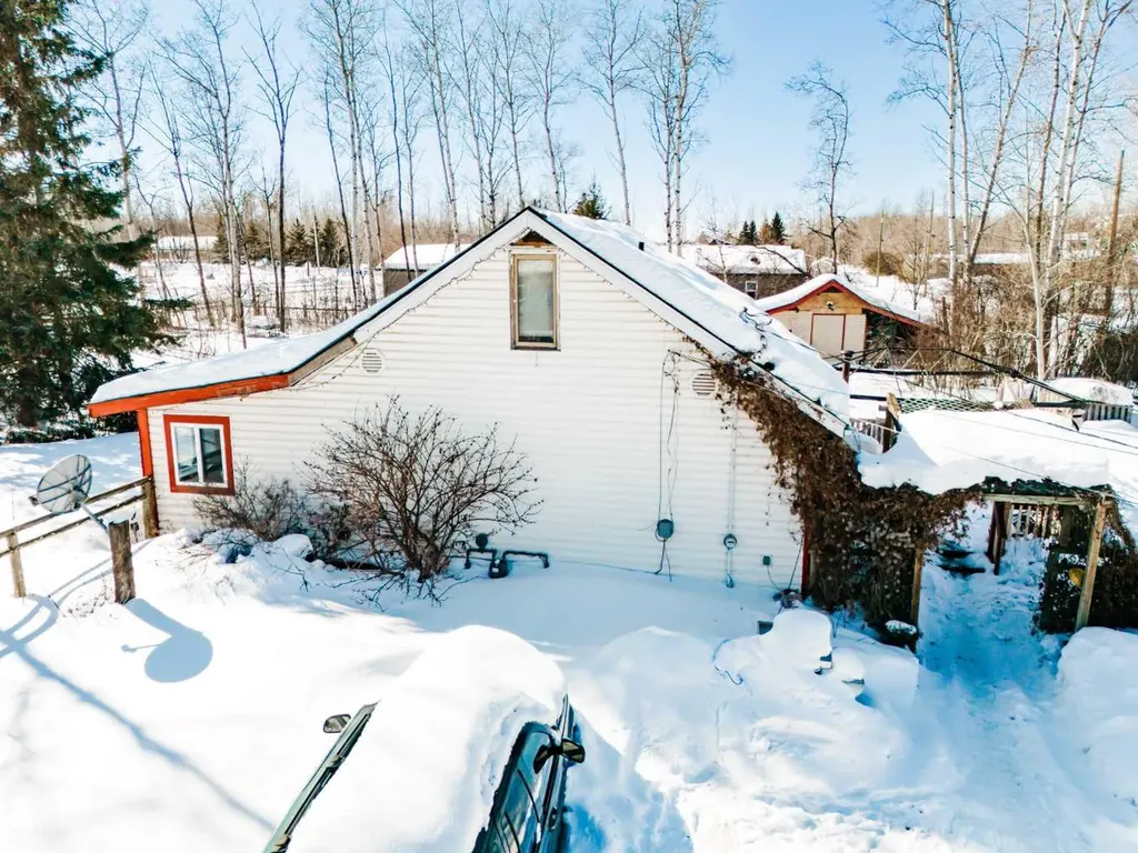5008 Tardiff Avenue Fort Vermilion AB T0H 1N0