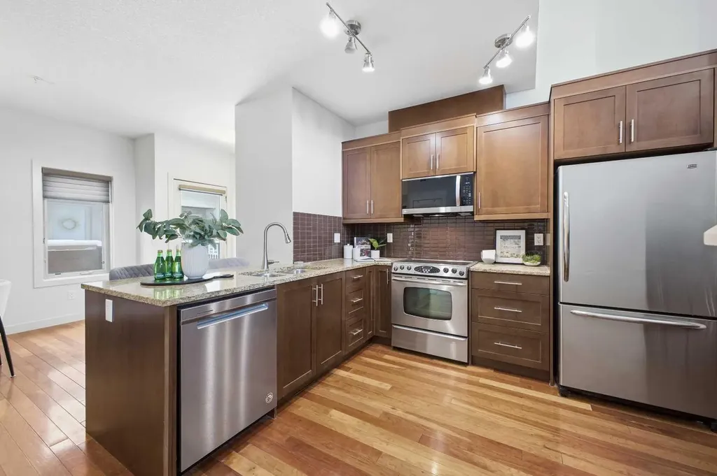 1905 27 Avenue SW Calgary AB T2T1H4