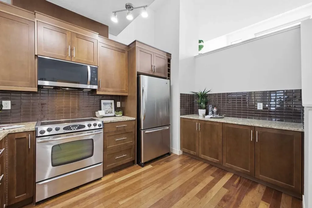 1905 27 Avenue SW Calgary AB T2T1H4