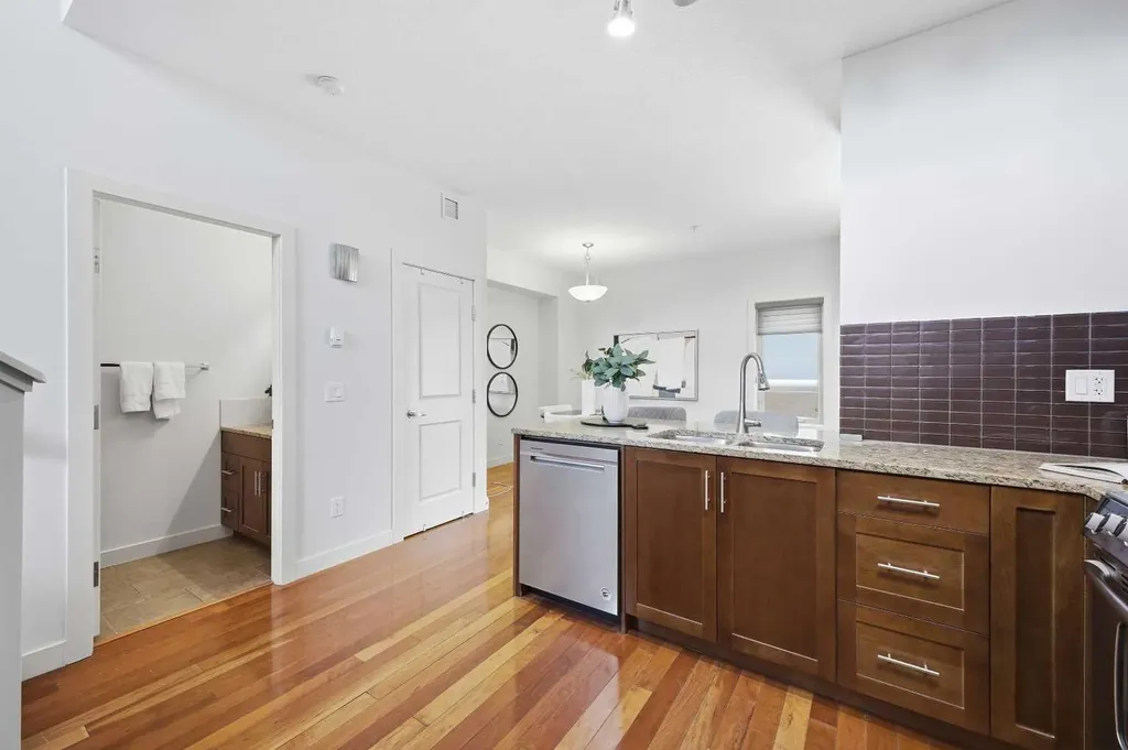 1905 27 Avenue SW Calgary AB T2T1H4