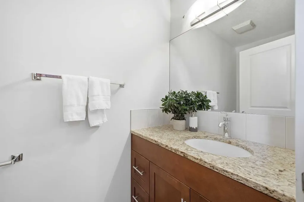 1905 27 Avenue SW Calgary AB T2T1H4