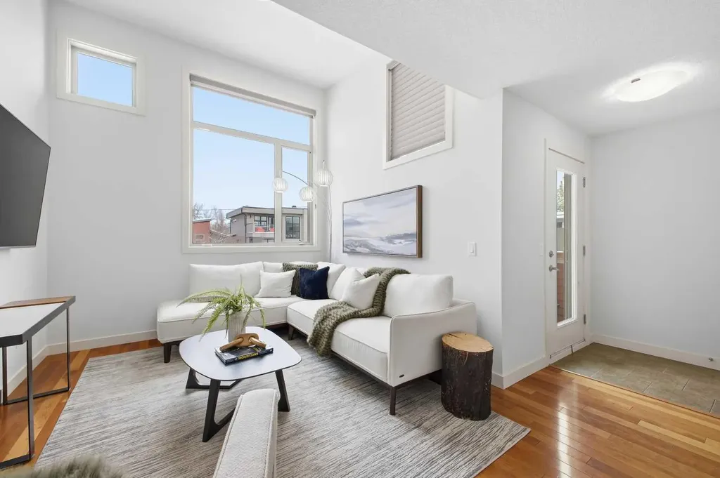 1905 27 Avenue SW Calgary AB T2T1H4