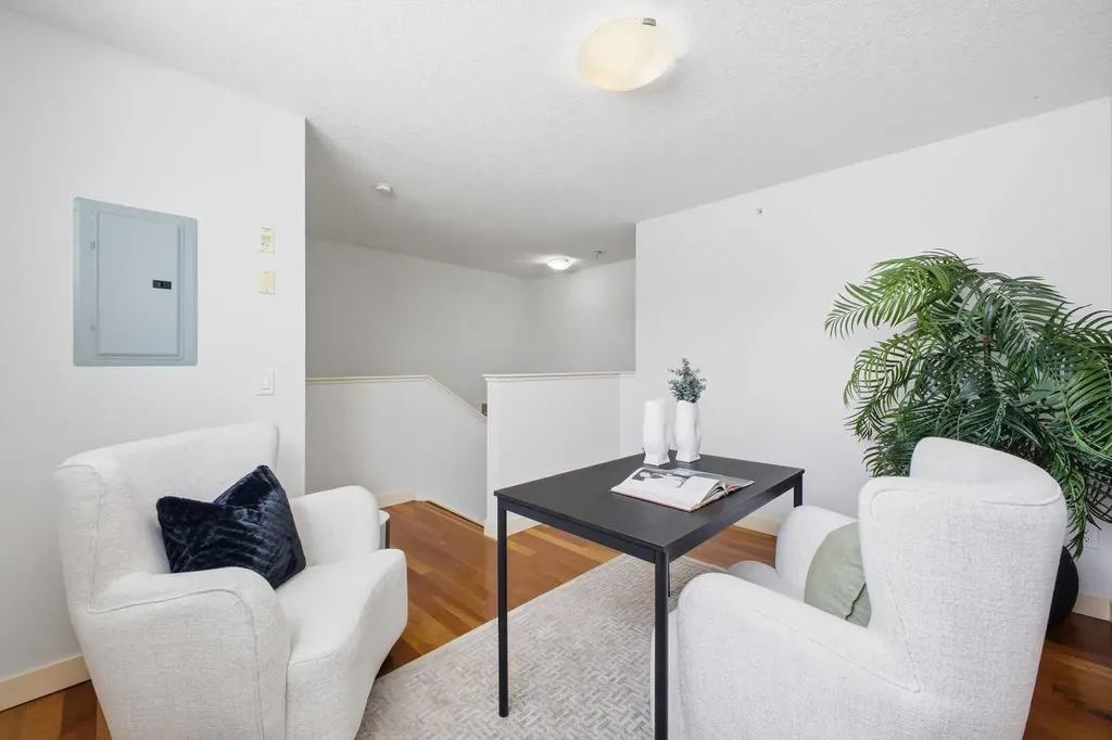 1905 27 Avenue SW Calgary AB T2T1H4