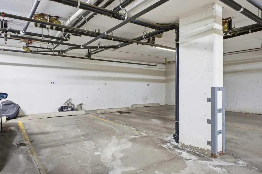 1905 27 Avenue SW Calgary AB T2T1H4