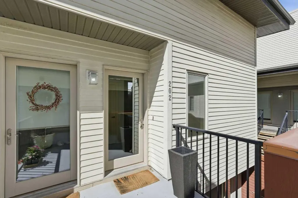 1905 27 Avenue SW Calgary AB T2T1H4