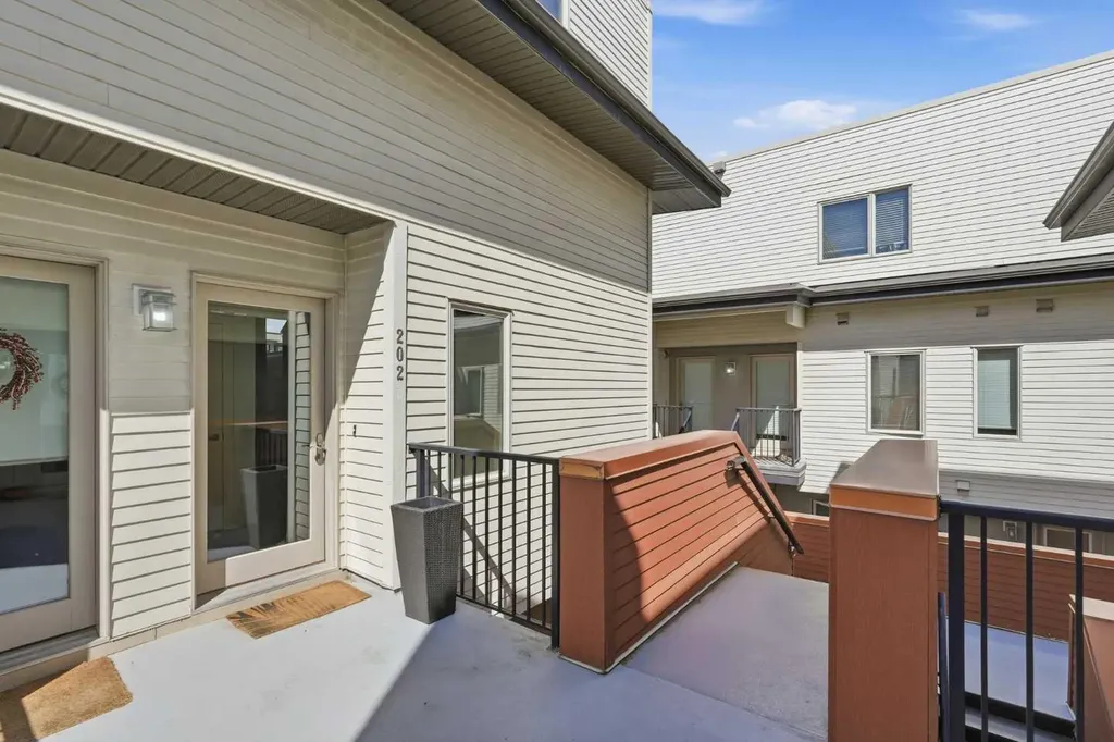 1905 27 Avenue SW Calgary AB T2T1H4