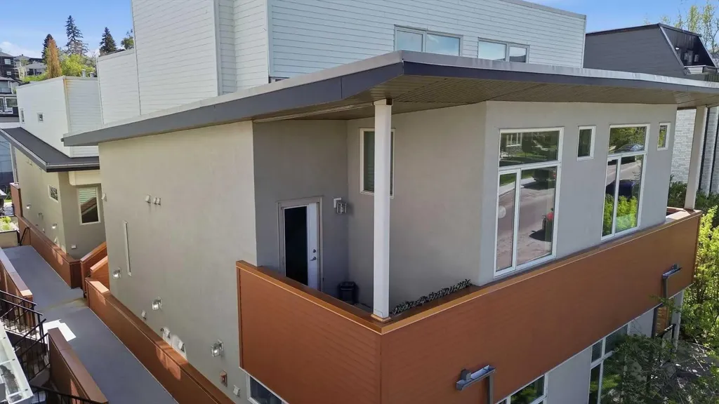 1905 27 Avenue SW Calgary AB T2T1H4
