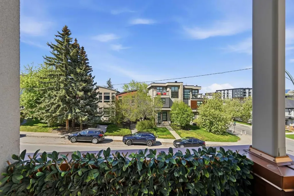 1905 27 Avenue SW Calgary AB T2T1H4