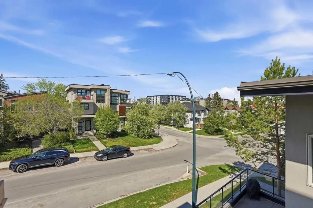1905 27 Avenue SW Calgary AB T2T1H4
