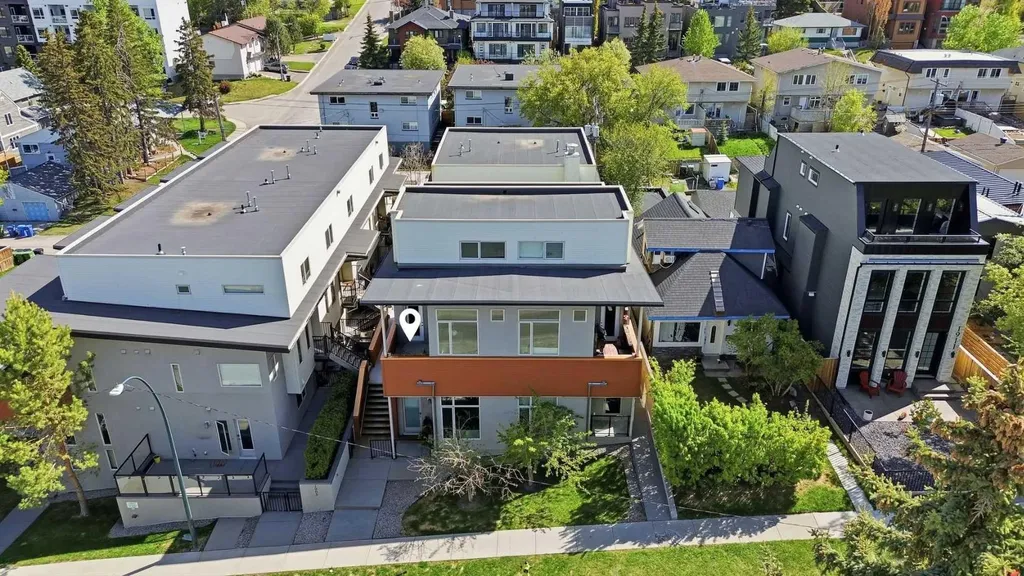 1905 27 Avenue SW Calgary AB T2T1H4