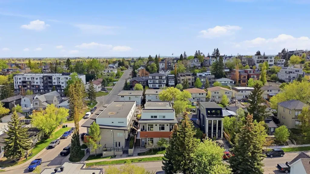 1905 27 Avenue SW Calgary AB T2T1H4