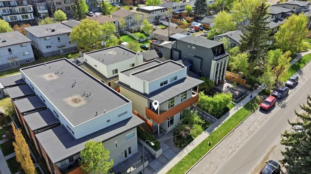 1905 27 Avenue SW Calgary AB T2T1H4