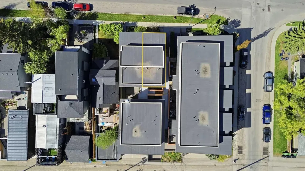 1905 27 Avenue SW Calgary AB T2T1H4