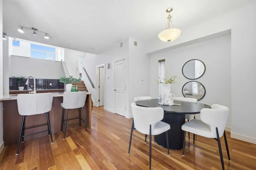 1905 27 Avenue SW Calgary AB T2T1H4