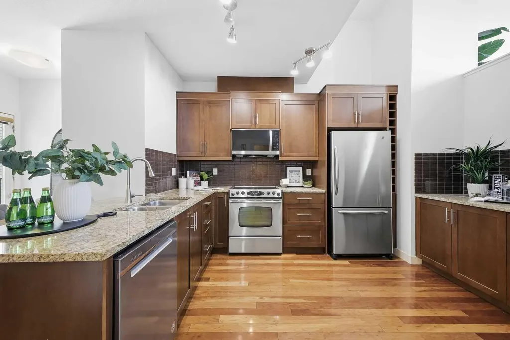 1905 27 Avenue SW Calgary AB T2T1H4