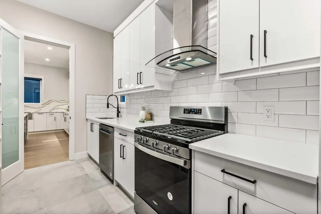 112 South Shore View Chestermere AB T1X 2R9