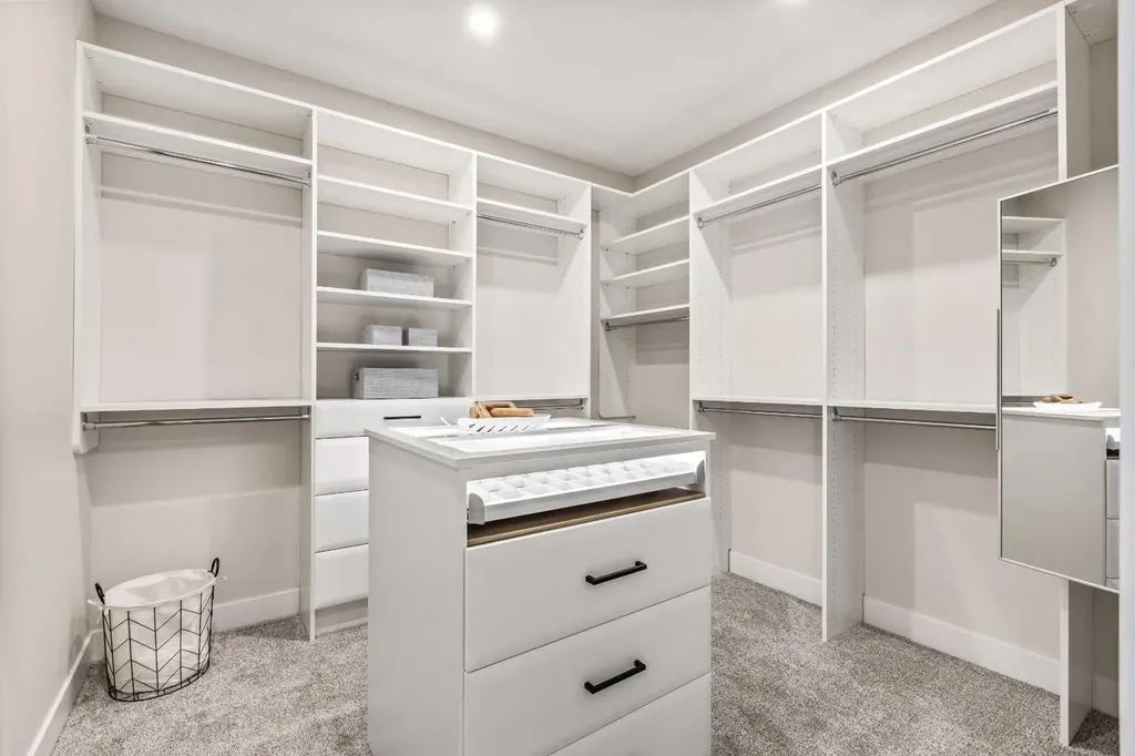 112 South Shore View Chestermere AB T1X 2R9