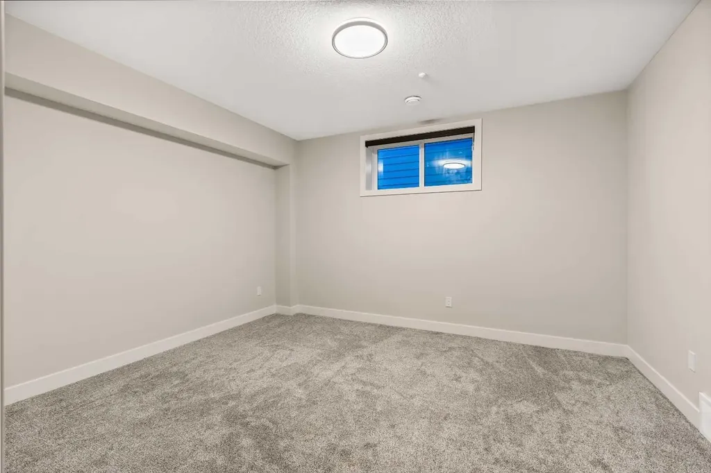 112 South Shore View Chestermere AB T1X 2R9
