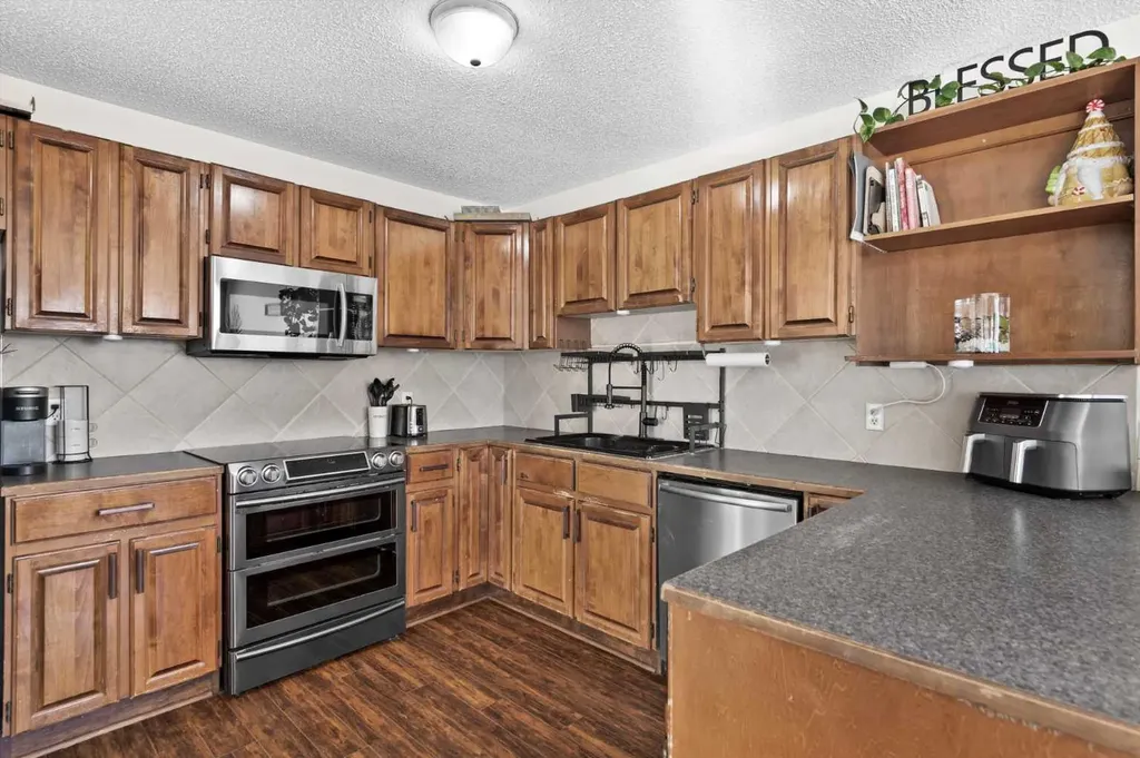 66 Elston Place SE Airdrie AB T4B 1B3