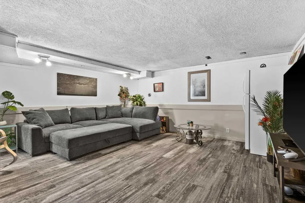 66 Elston Place SE Airdrie AB T4B 1B3