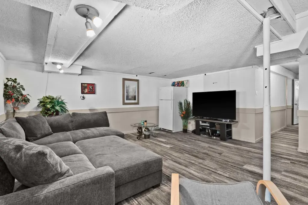 66 Elston Place SE Airdrie AB T4B 1B3