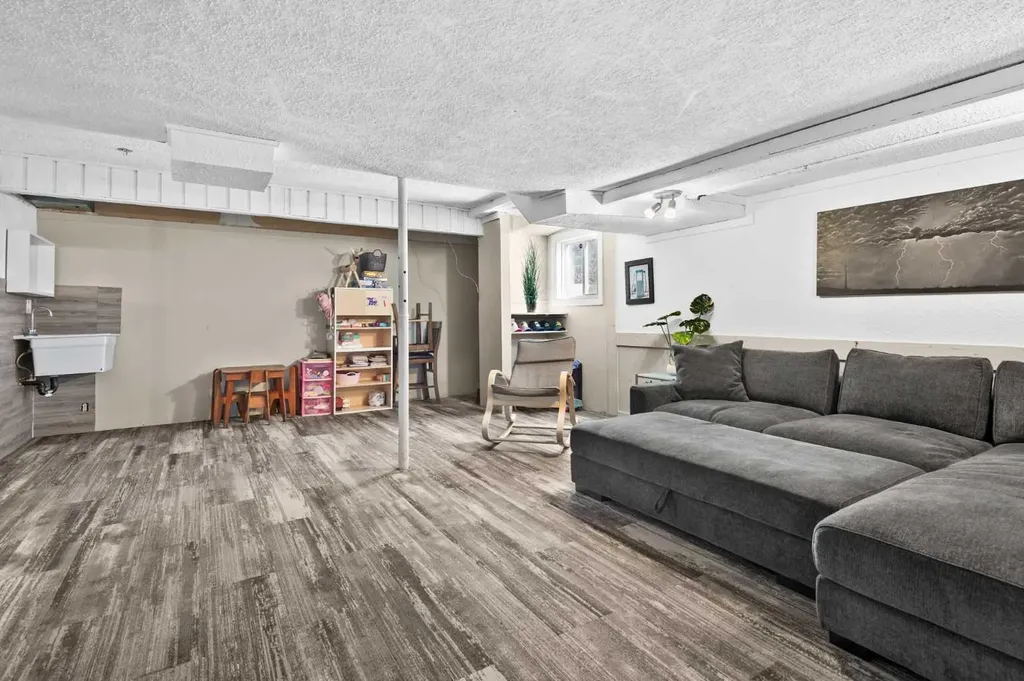 66 Elston Place SE Airdrie AB T4B 1B3