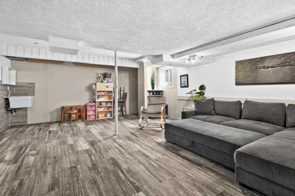 66 Elston Place SE Airdrie AB T4B 1B3