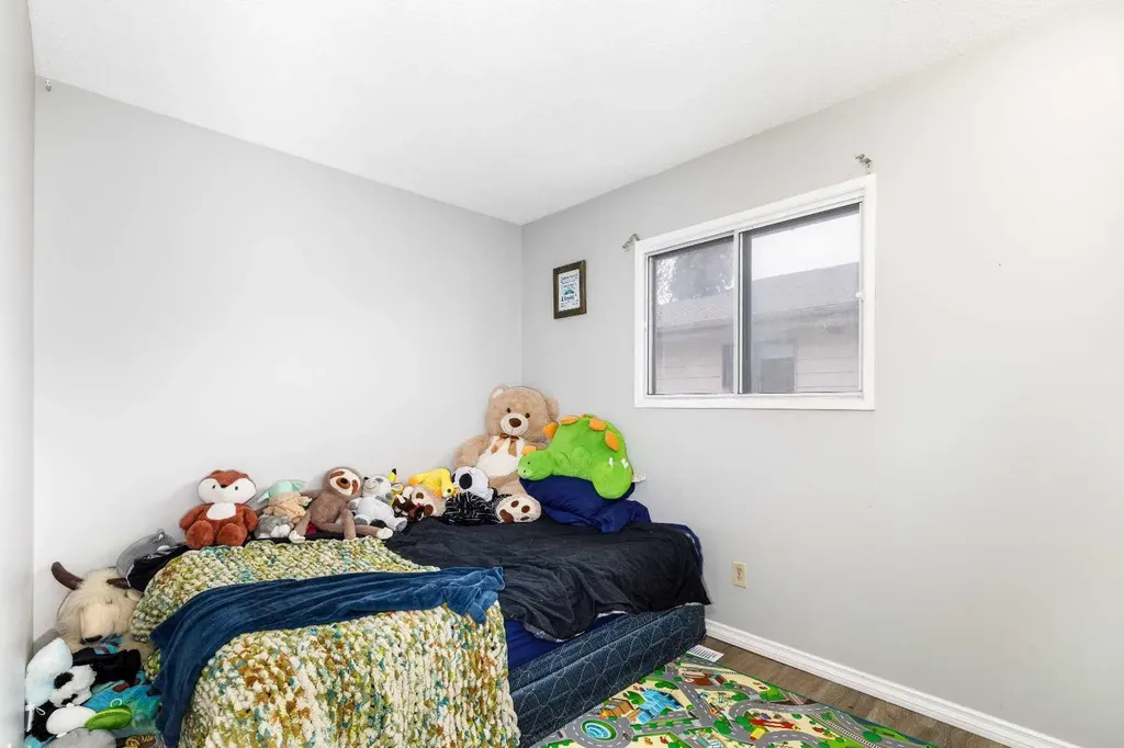 6343 58 Avenue W Red Deer AB T4P 1J1