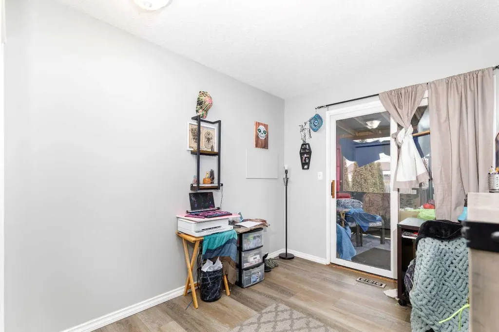 6343 58 Avenue W Red Deer AB T4P 1J1