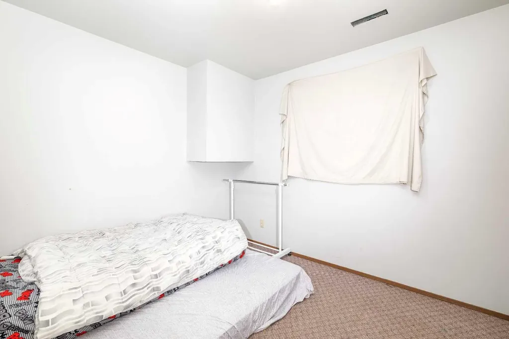 6343 58 Avenue W Red Deer AB T4P 1J1