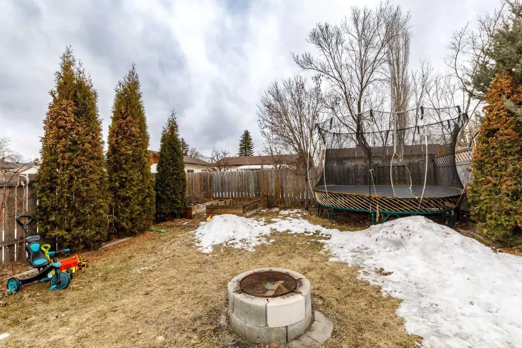 6343 58 Avenue W Red Deer AB T4P 1J1