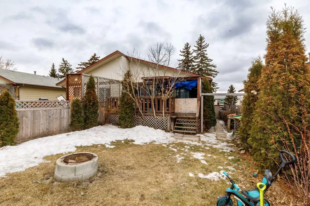 6343 58 Avenue W Red Deer AB T4P 1J1