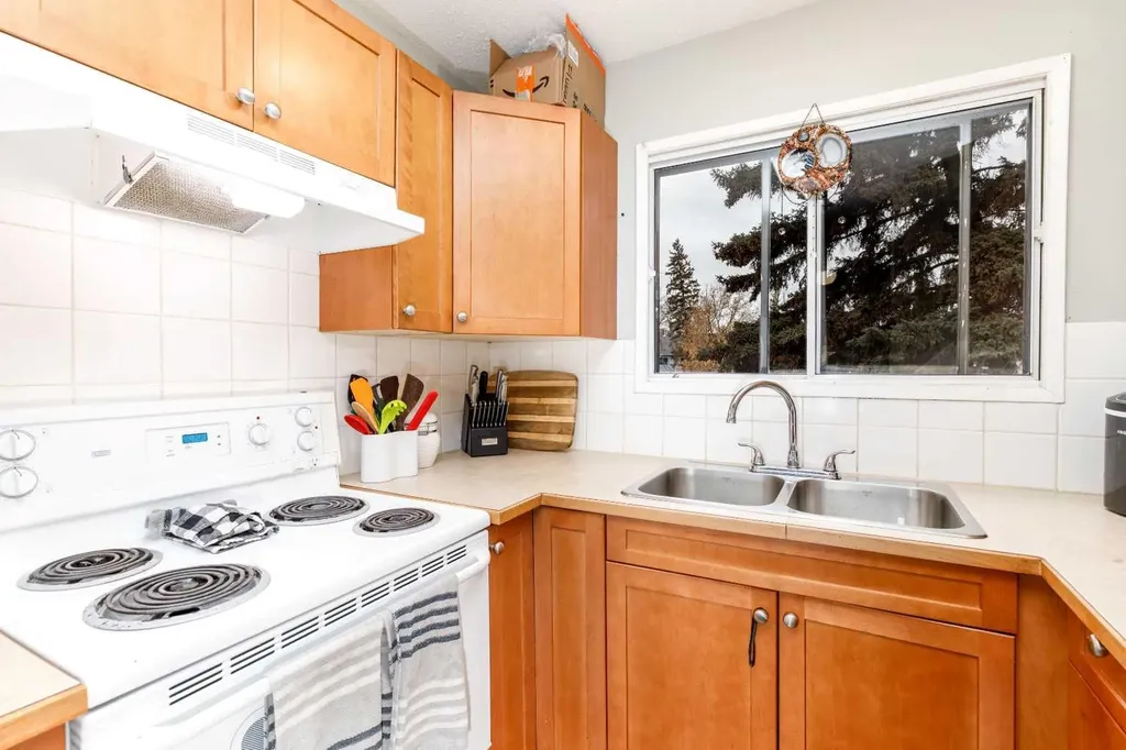 6343 58 Avenue W Red Deer AB T4P 1J1