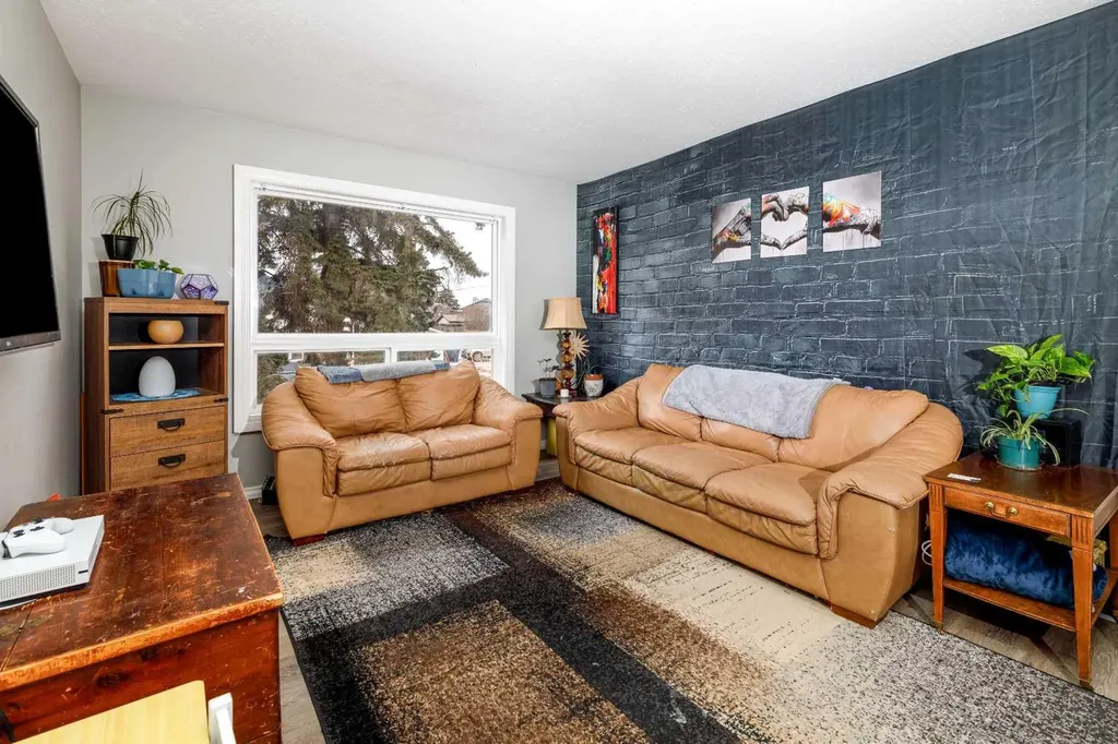 6343 58 Avenue W Red Deer AB T4P 1J1