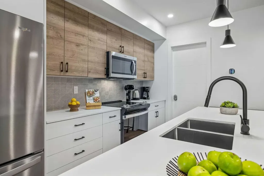 1717A Mountain Avenue Canmore AB T1W 2W1