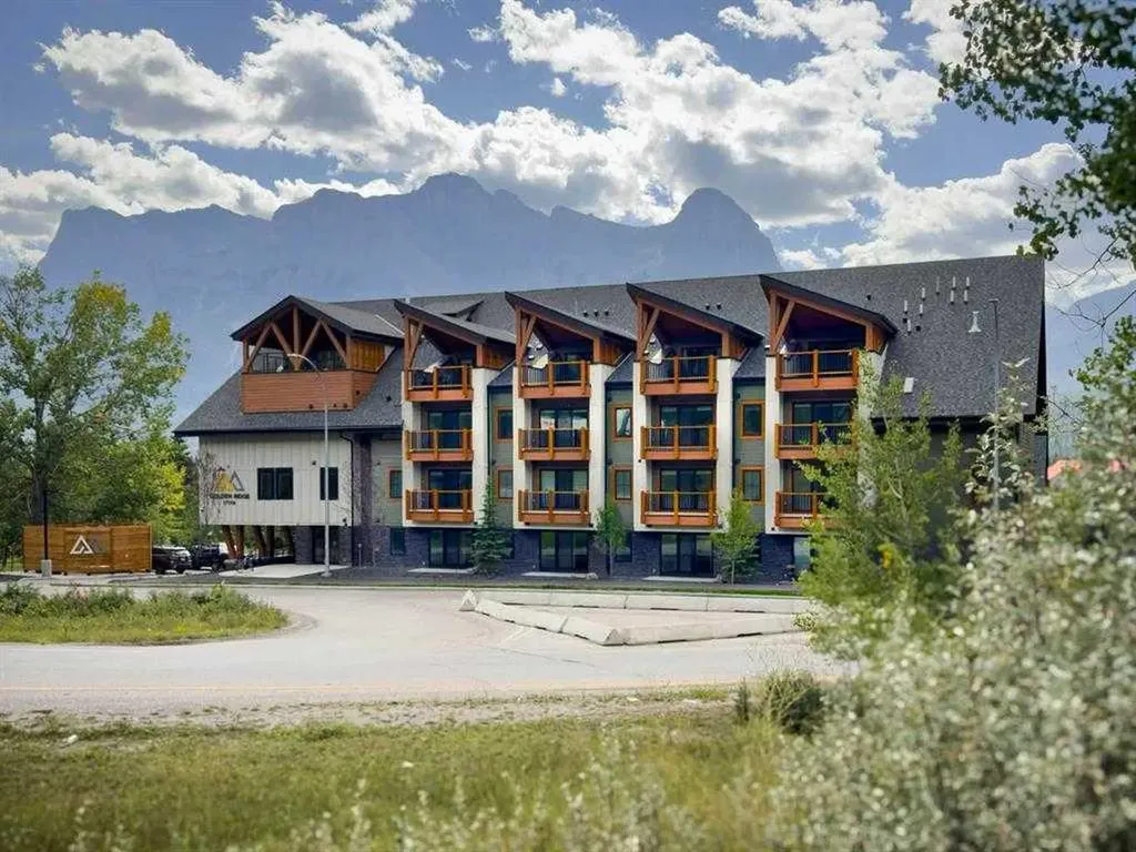 1717A Mountain Avenue Canmore AB T1W 2W1