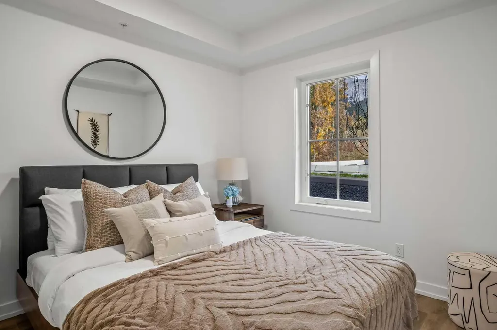 1717A Mountain Avenue Canmore AB T1W 2W1