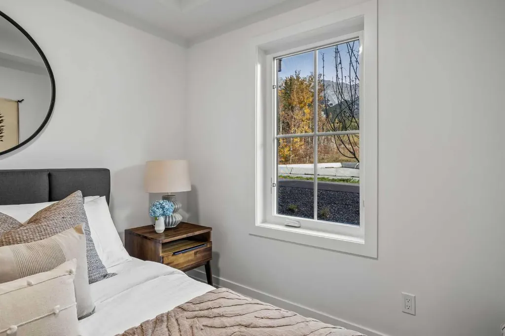 1717A Mountain Avenue Canmore AB T1W 2W1