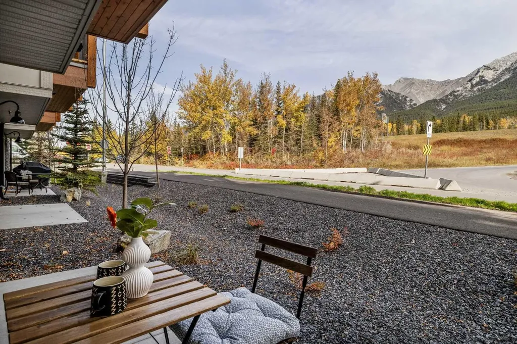 1717A Mountain Avenue Canmore AB T1W 2W1