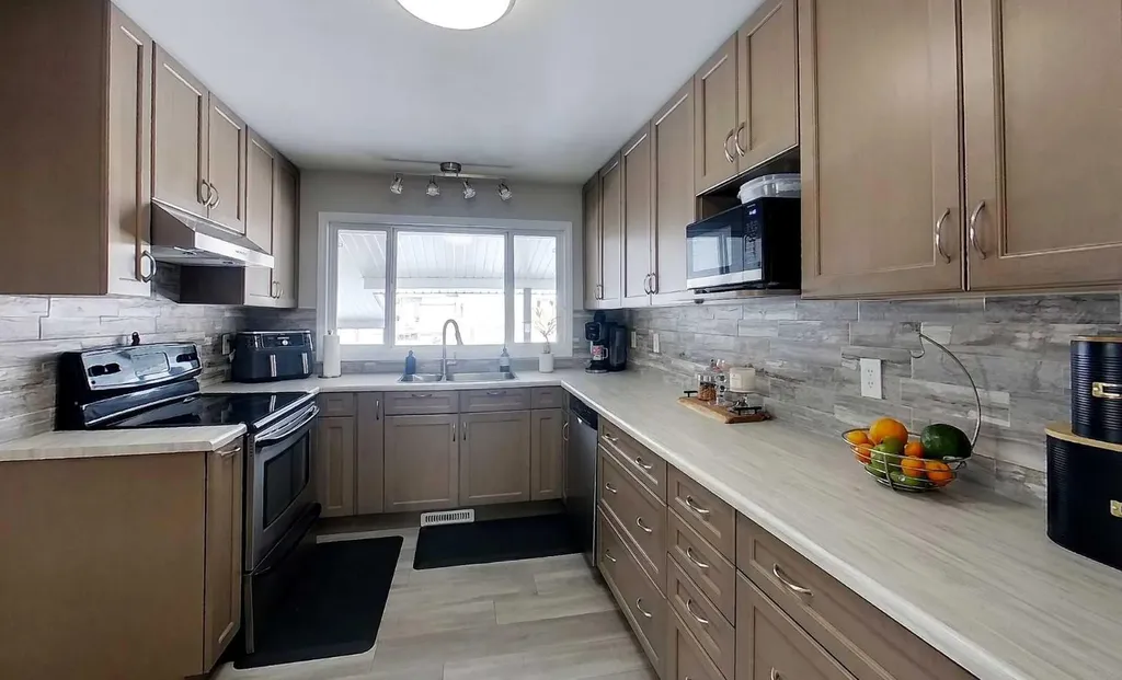 4230 5 Avenue Edson AB T7E 1A5