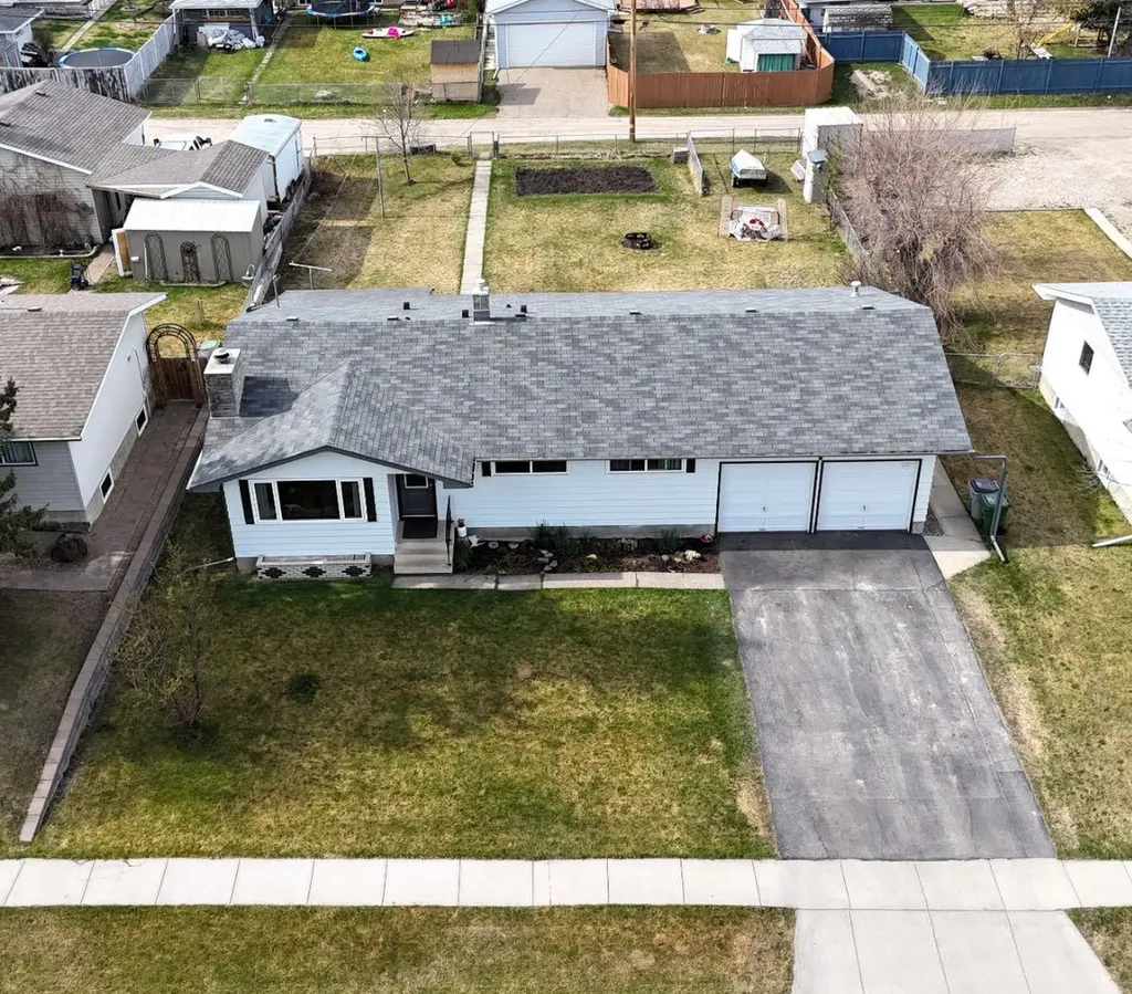 4230 5 Avenue Edson AB T7E 1A5
