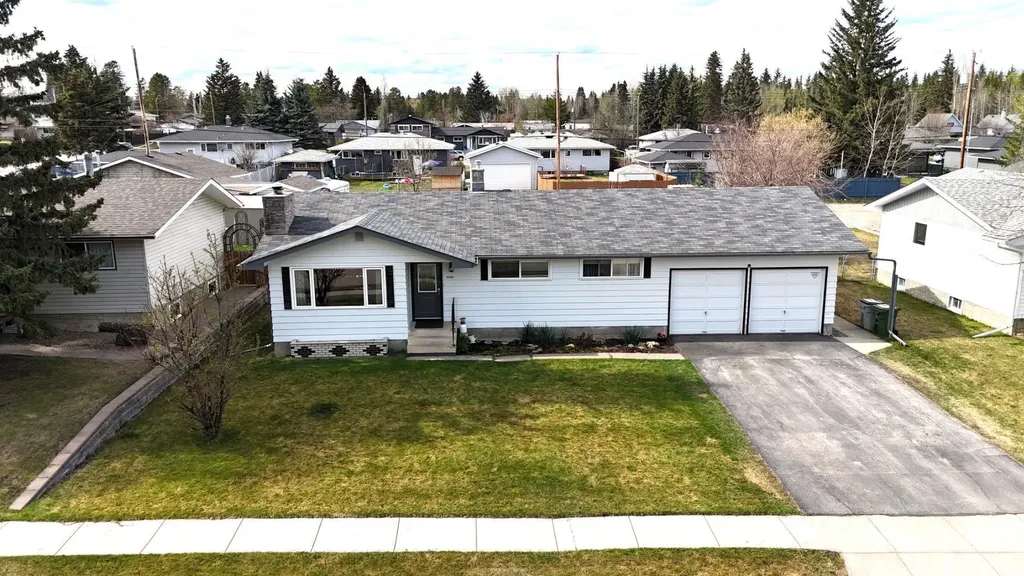 4230 5 Avenue Edson AB T7E 1A5