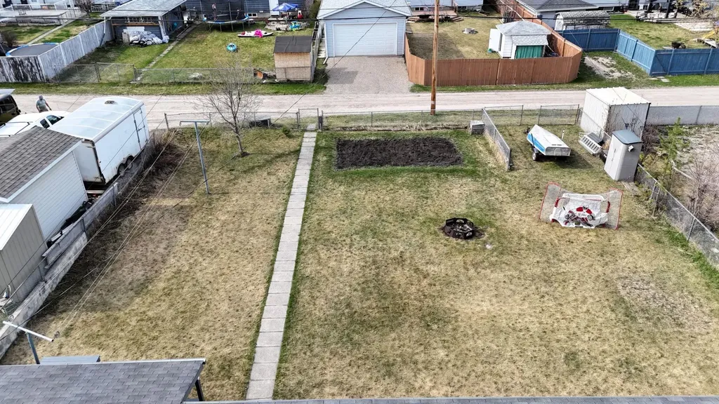 4230 5 Avenue Edson AB T7E 1A5