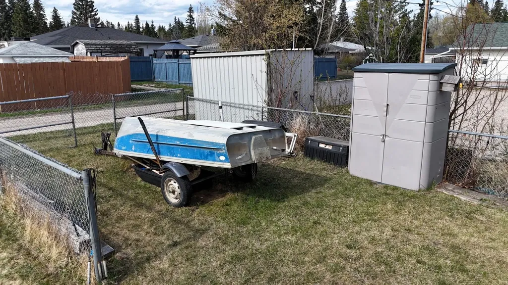 4230 5 Avenue Edson AB T7E 1A5