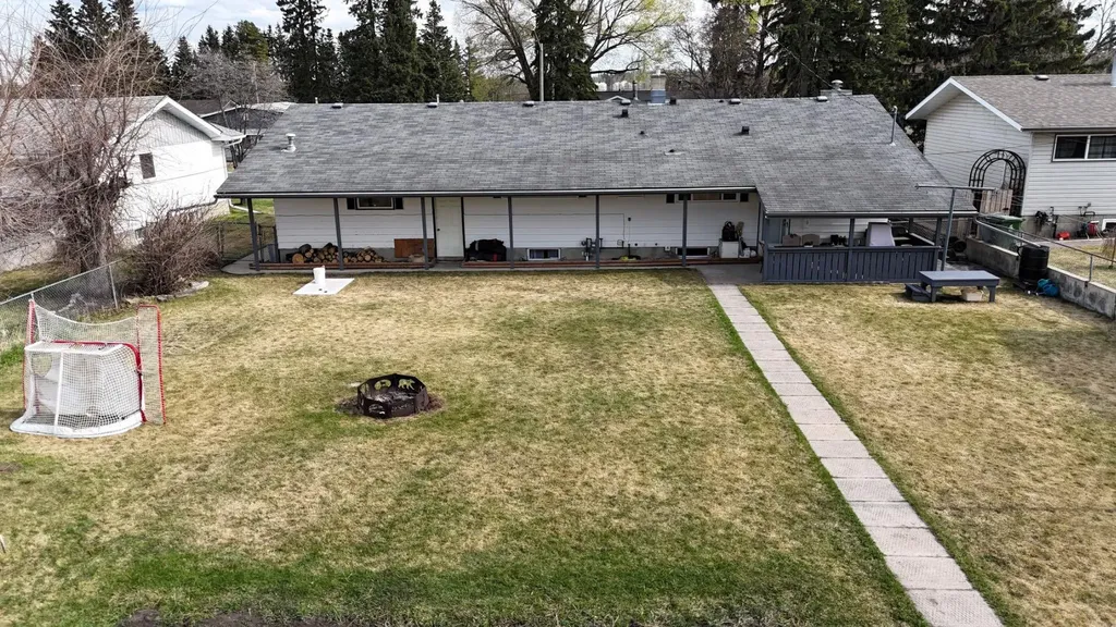 4230 5 Avenue Edson AB T7E 1A5